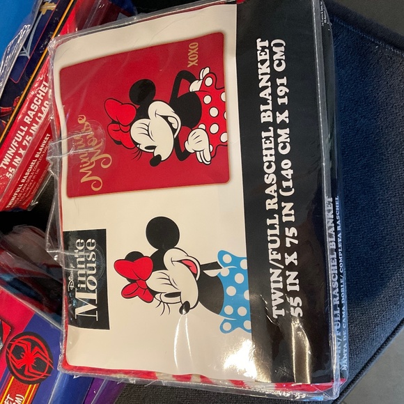 Minnie Mouse blanket - Picture 2 of 2